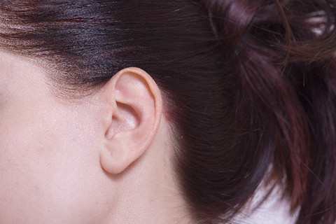 痛いっ 耳や耳の中にできたニキビの原因と対処法 ニキビlabo ニキビラボ